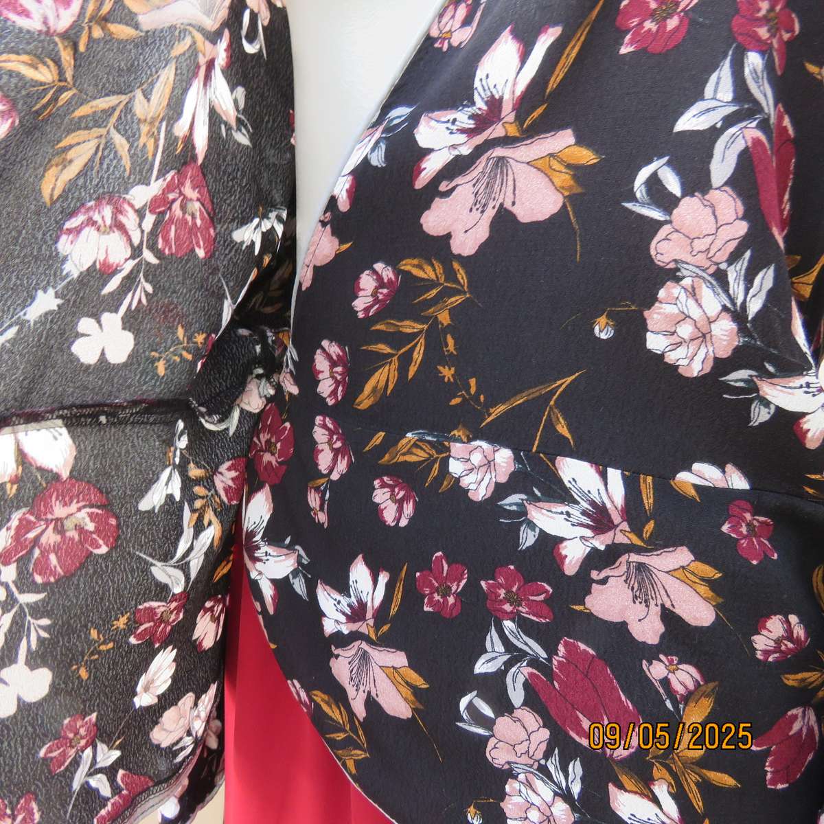 REAL WOMAN black viscose peplum style fold over maroon-pink floral top size 36.