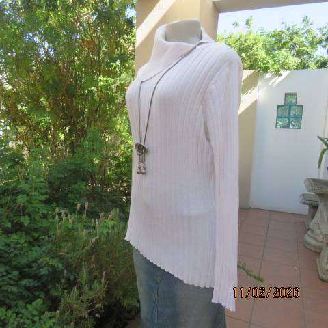 White ribbed long sleeve cotton-acrylic knit pullover cardigan. Wide high collar open sided. Size 38