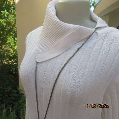 White ribbed long sleeve cotton-acrylic knit pullover cardigan. Wide high collar open sided. Size 38