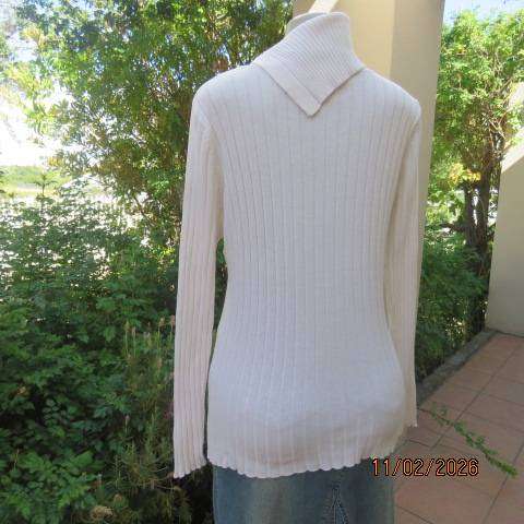 White ribbed long sleeve cotton-acrylic knit pullover cardigan. Wide high collar open sided. Size 38