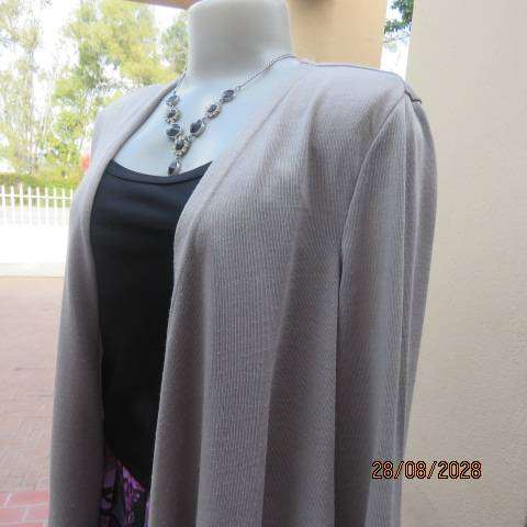 Waterfall style open hanging ecru long sleeve cardigan in polyester stretch knit size 42