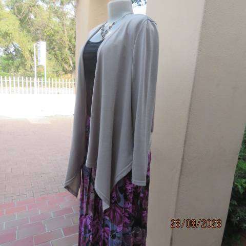 Waterfall style open hanging ecru long sleeve cardigan in polyester stretch knit size 42