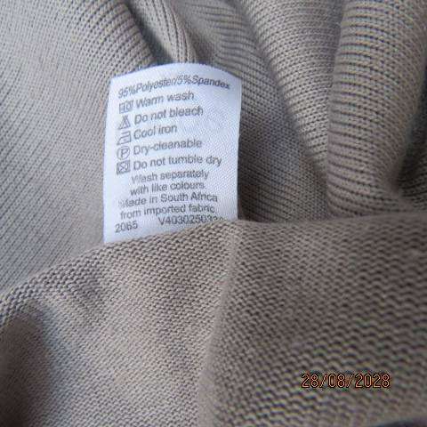 Waterfall style open hanging ecru long sleeve cardigan in polyester stretch knit size 42