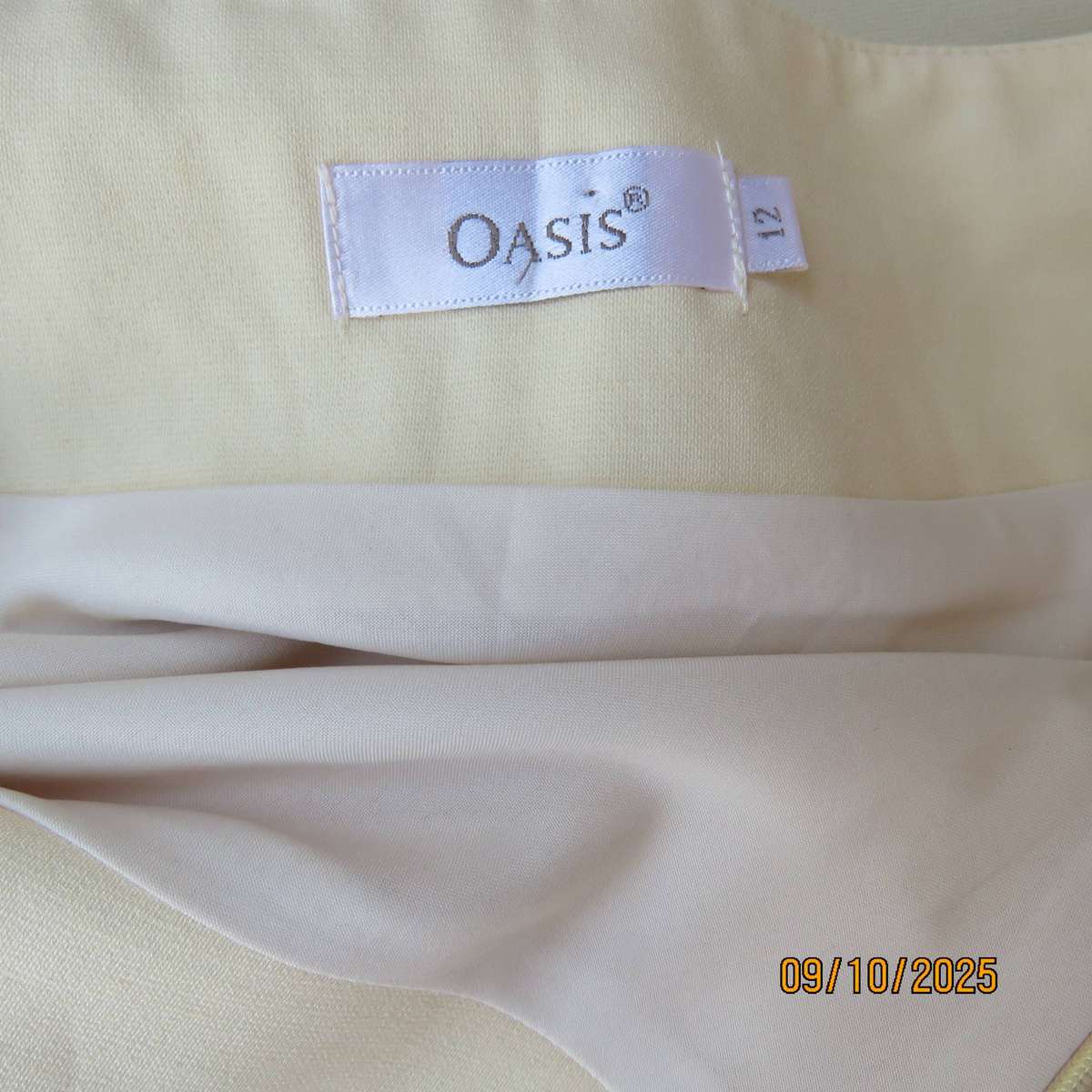 OASIS butter yellow A-line fully lined polyester stretch skirt in size 36-38