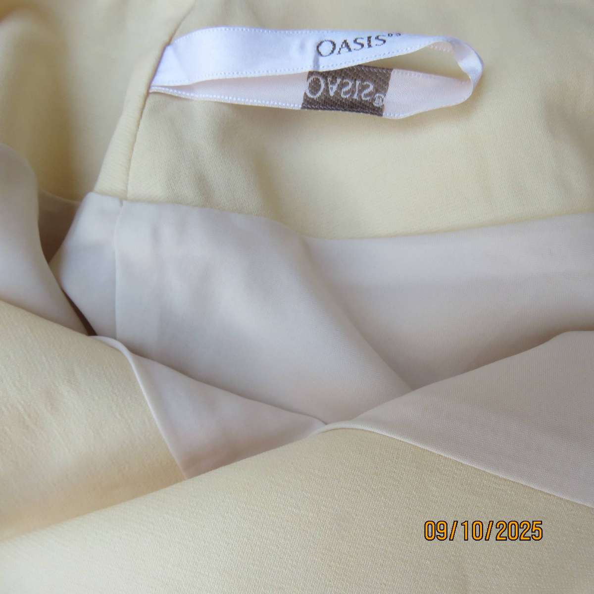 OASIS butter yellow A-line fully lined polyester stretch skirt in size 36-38