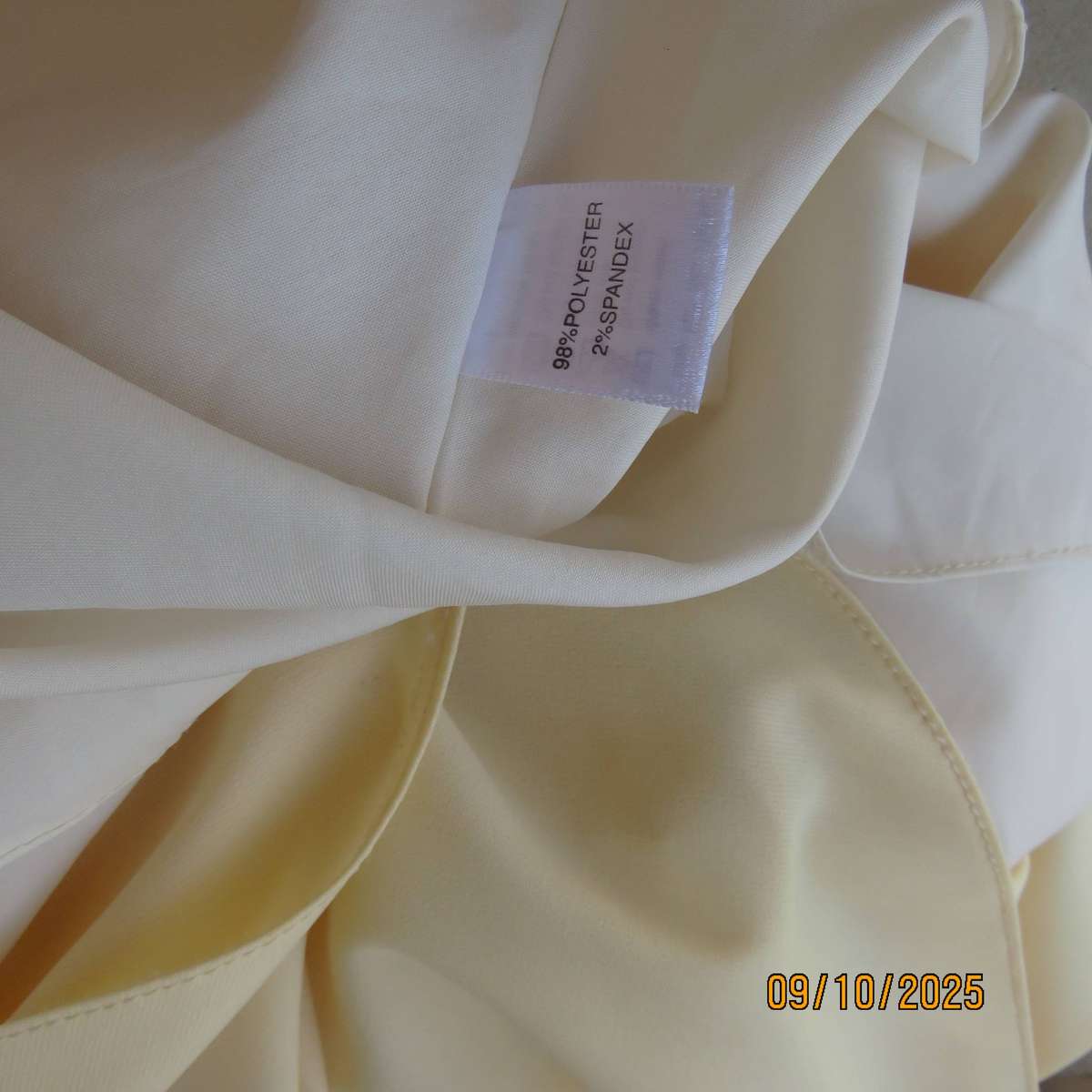 OASIS butter yellow A-line fully lined polyester stretch skirt in size 36-38