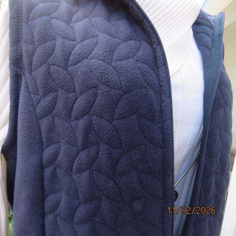 MILADYS navy warm waistcoat-sleeveless jacket in thick brushed polyester. Zip up front. Size 40-42