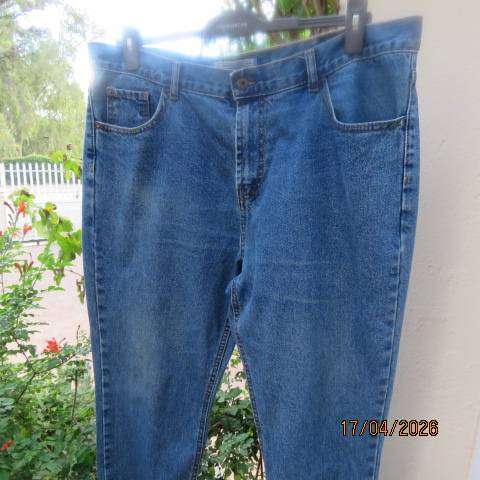STONE Harbour men's straight leg blue denim jeans with pockets, size 38