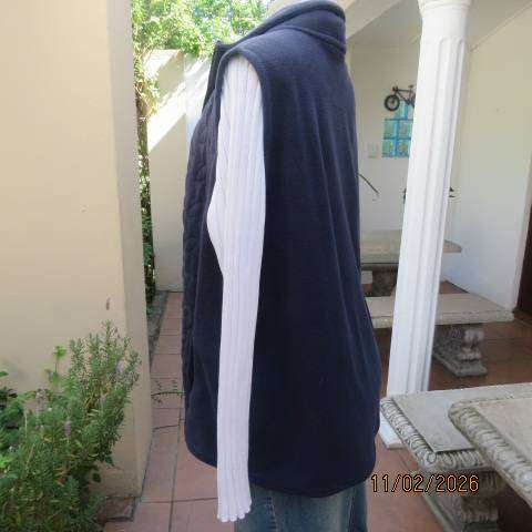 MILADYS navy warm waistcoat-sleeveless jacket in thick brushed polyester. Zip up front. Size 40-42