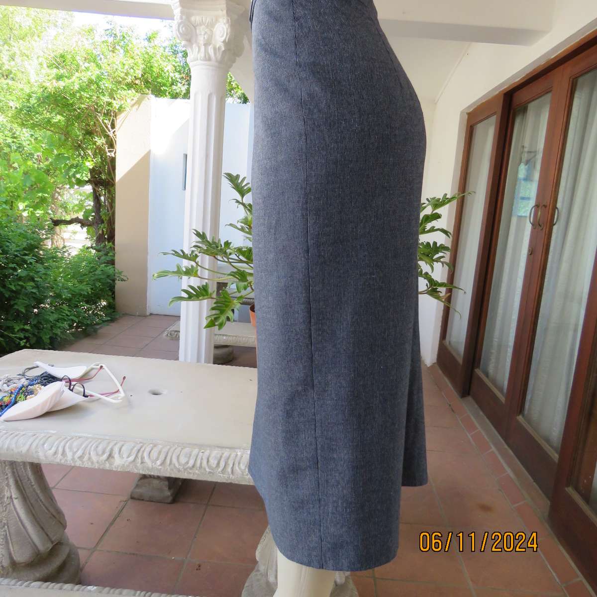 Blue fine check polycotton fully lined pencil skirt. Zip at back. Size 50-26.
