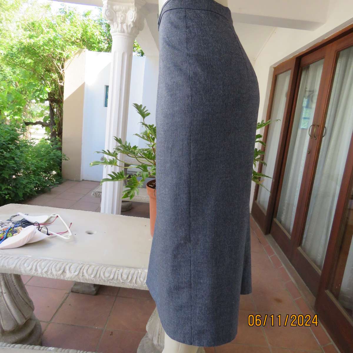 Blue fine check polycotton fully lined pencil skirt. Zip at back. Size 50-26.