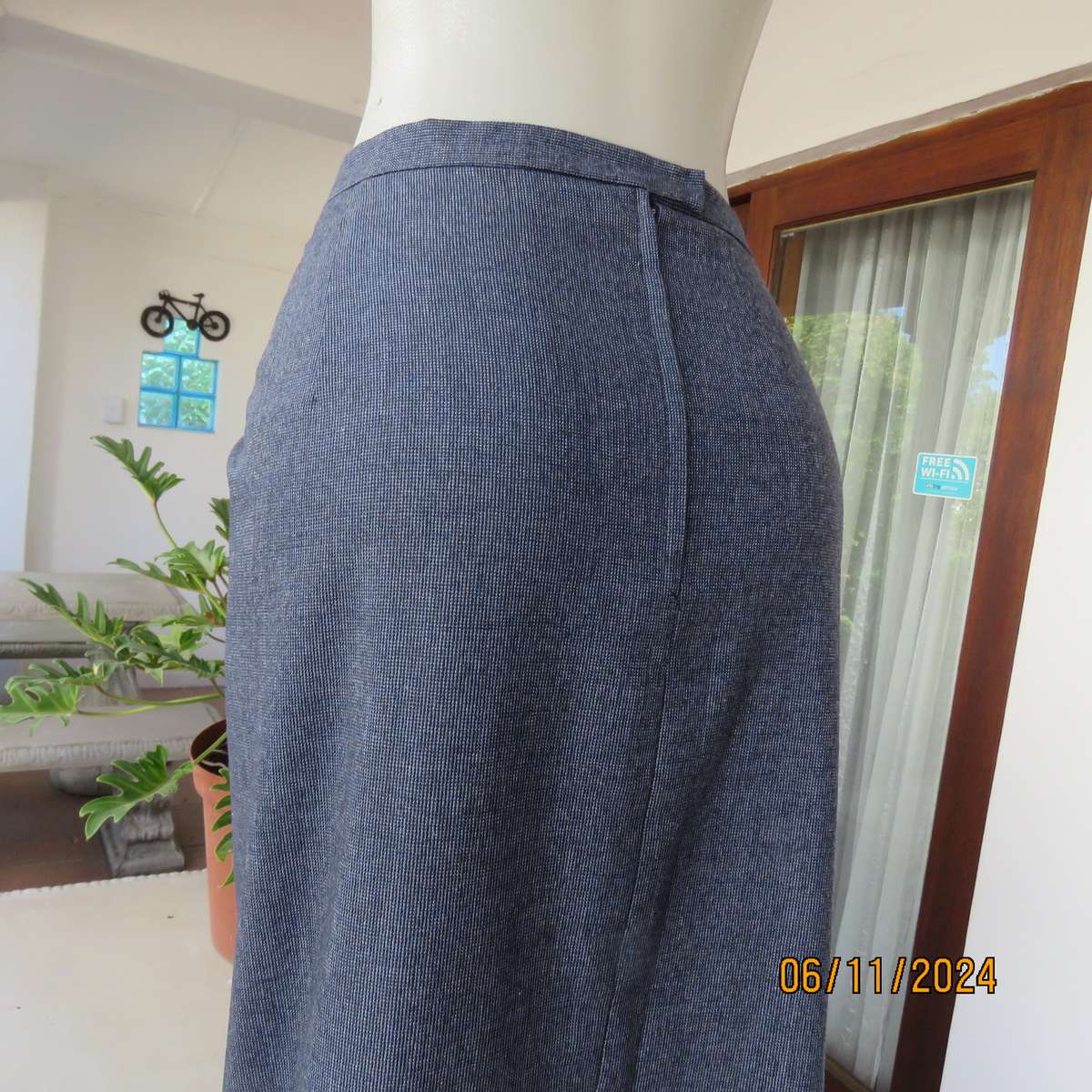 Blue fine check polycotton fully lined pencil skirt. Zip at back. Size 50-26.