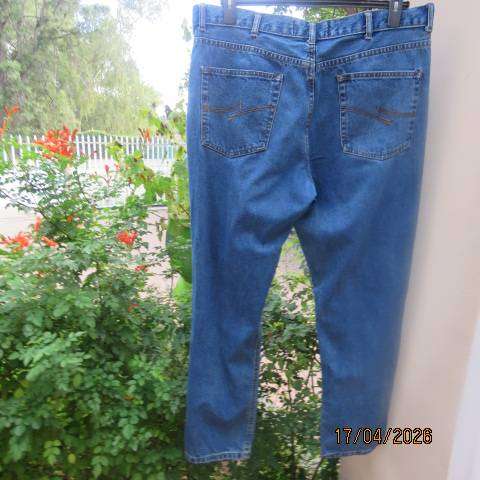 STONE Harbour men's straight leg blue denim jeans with pockets, size 38