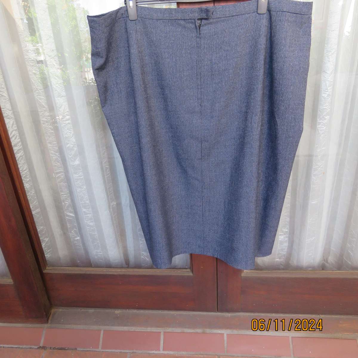 Blue fine check polycotton fully lined pencil skirt. Zip at back. Size 50-26.