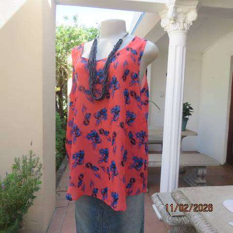 Cool crimson sleeveless slip over top with blue-black floral print in polyester. Size 40-42