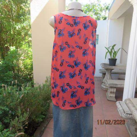 Cool crimson sleeveless slip over top with blue-black floral print in polyester. Size 40-42