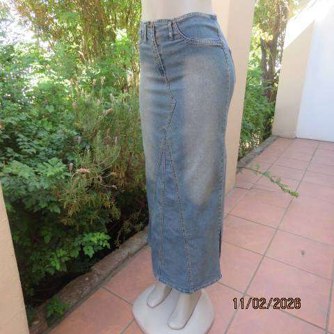Ankle length blue denim jean skirt in cotton stretch size 32. Unique panels. Back pockets.