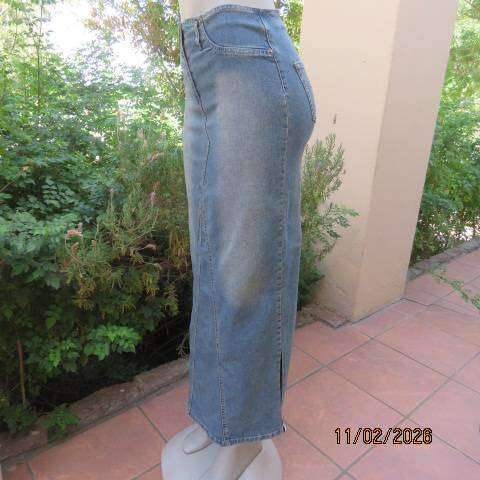 Ankle length blue denim jean skirt in cotton stretch size 32. Unique panels. Back pockets.
