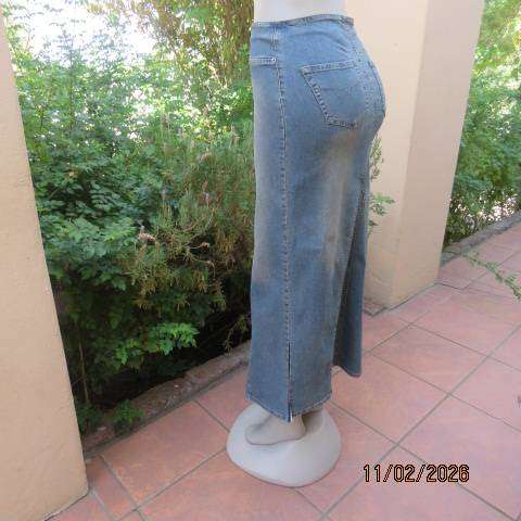 Ankle length blue denim jean skirt in cotton stretch size 32. Unique panels. Back pockets.