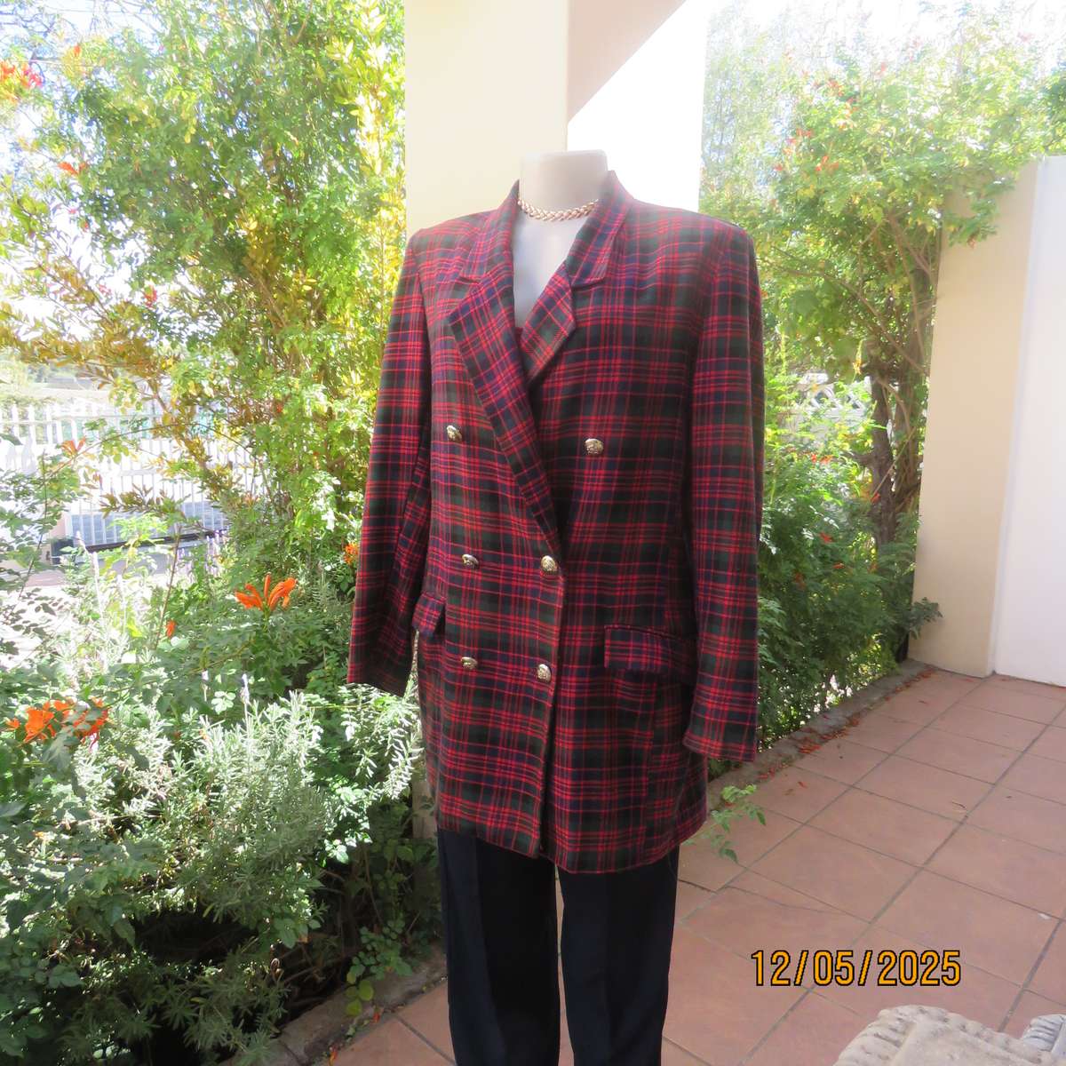 MERIEN HALL double breast tartan print long sleeve jacket size 40. Red-navy-green.