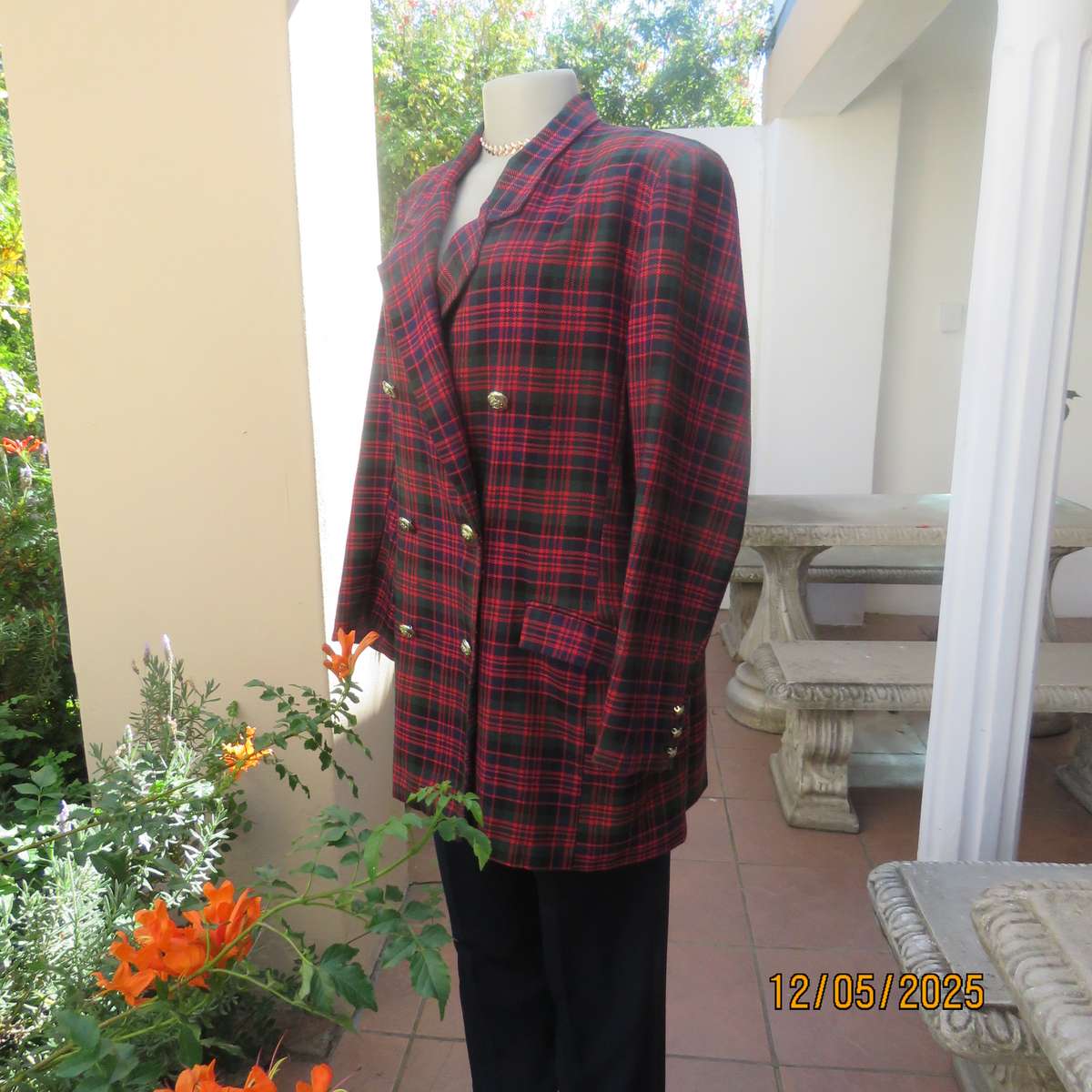 MERIEN HALL double breast tartan print long sleeve jacket size 40. Red-navy-green.