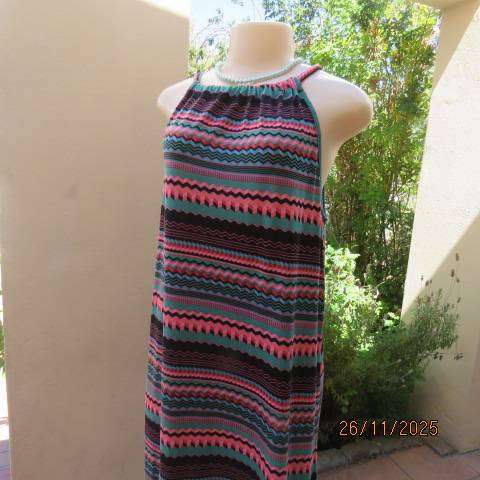 Maxi horizontal graphic striped dress in crimson-jade-black-blue. In polyester stretch. Size 36