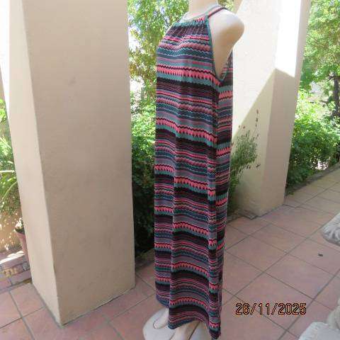 Maxi horizontal graphic striped dress in crimson-jade-black-blue. In polyester stretch. Size 36