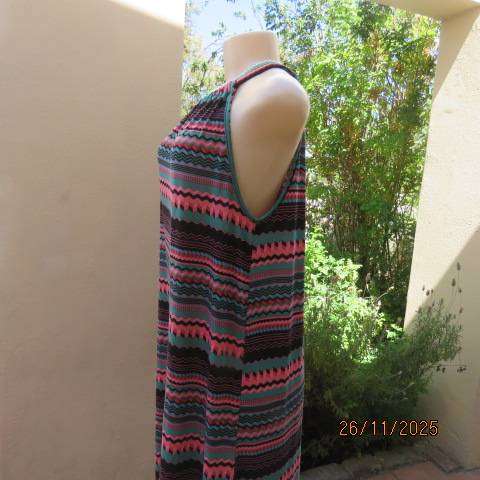 Maxi horizontal graphic striped dress in crimson-jade-black-blue. In polyester stretch. Size 36
