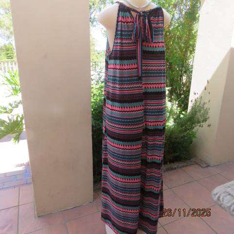 Maxi horizontal graphic striped dress in crimson-jade-black-blue. In polyester stretch. Size 36