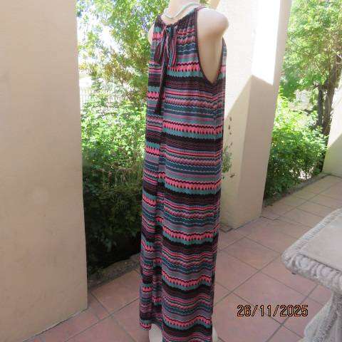 Maxi horizontal graphic striped dress in crimson-jade-black-blue. In polyester stretch. Size 36