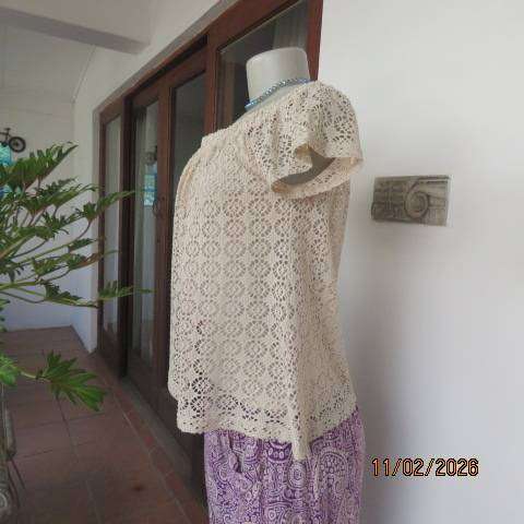 Rich cream polyester 2 layer off the shoulder elasticated top. Lace overlay. Size 30