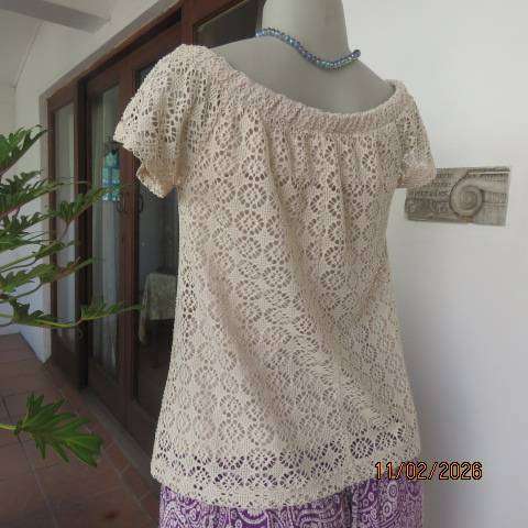 Rich cream polyester 2 layer off the shoulder elasticated top. Lace overlay. Size 30