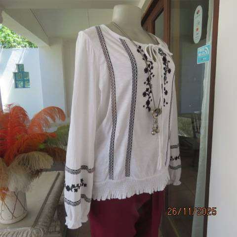 WOOLWORTHS white cotton slip over long sleeve top with black embroidery. Size 42