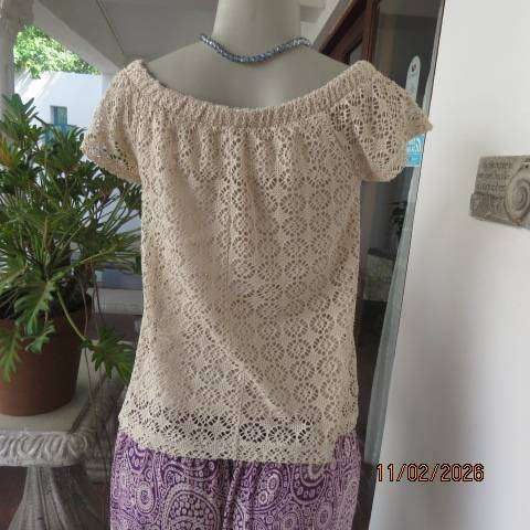 Rich cream polyester 2 layer off the shoulder elasticated top. Lace overlay. Size 30