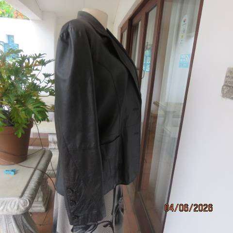 Kelso black genuine nappa leather long sleeve jacket with 2 button closure size 38