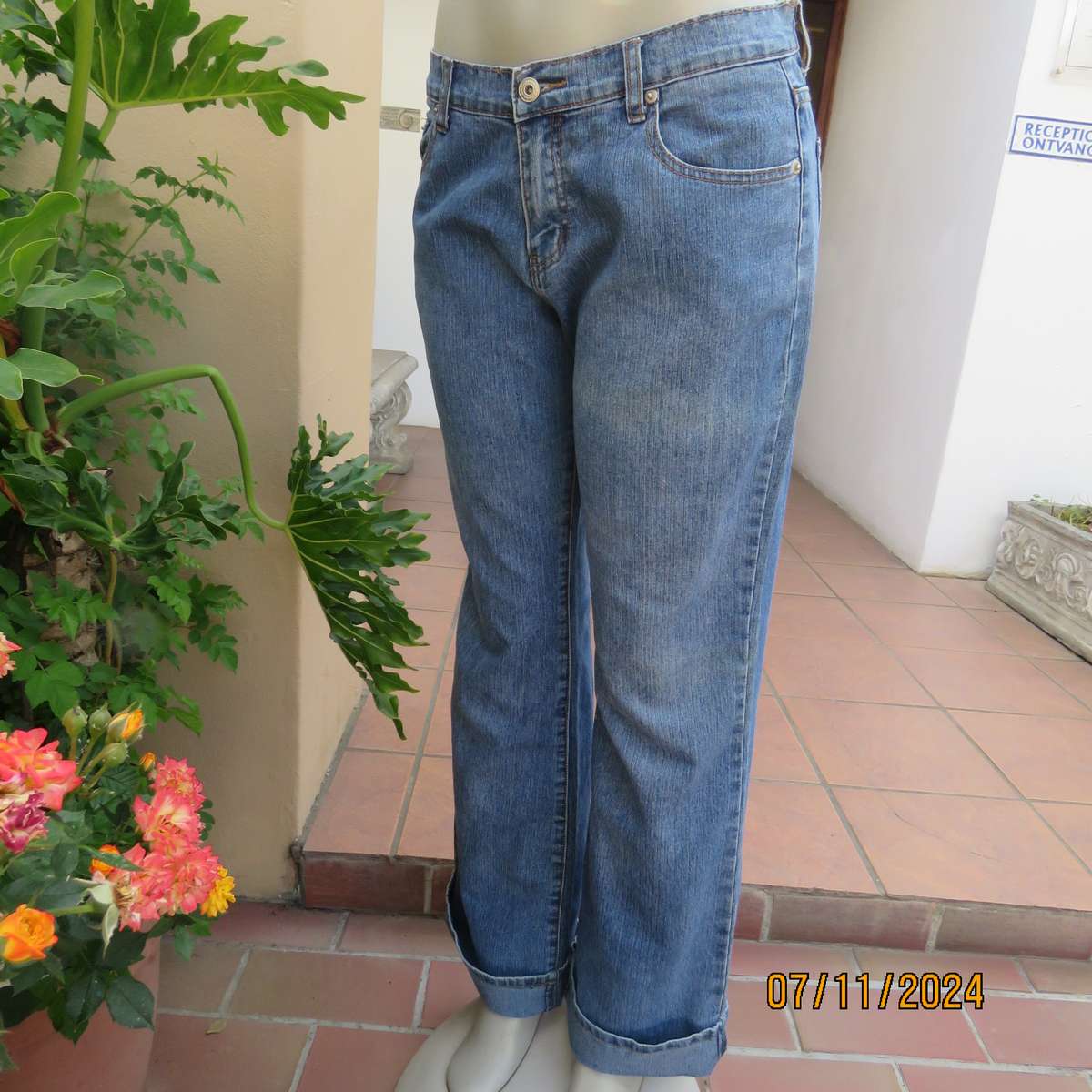 NEWS blue denim straight legged jeans in polycotton stretch. Size 36. Turnovers. Pockets back-front.