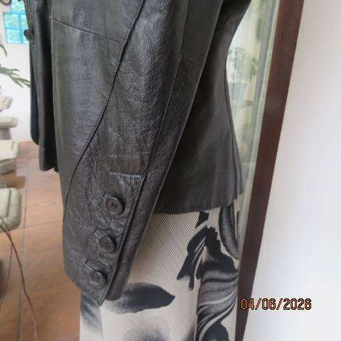 Kelso black genuine nappa leather long sleeve jacket with 2 button closure size 38