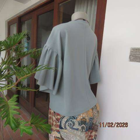 FIX pistachio green slip over textured stretch polyester top. Flare gathered short sleeves. Size 36