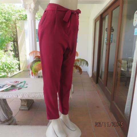 Maroon stretch polyester skinny leg pants. Pleated front-elasticated back. Size 38