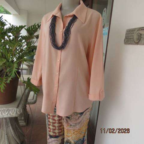 MERIEN HALL pale peach slightly creased poly-rayon button down top size 38