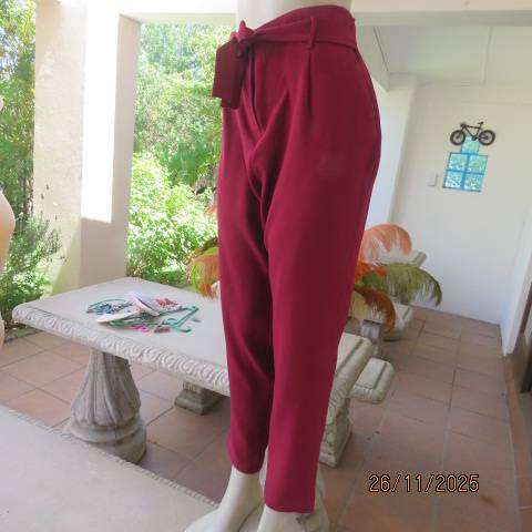 Maroon stretch polyester skinny leg pants. Pleated front-elasticated back. Size 38