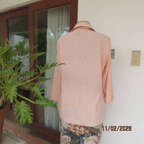 MERIEN HALL pale peach slightly creased poly-rayon button down top size 38