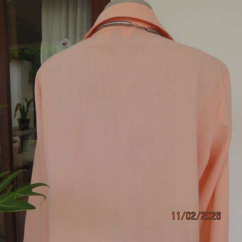 MERIEN HALL pale peach slightly creased poly-rayon button down top size 38