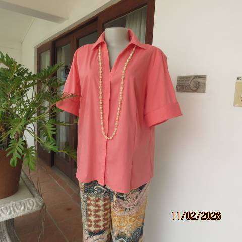 WOOLWORTHS crimson tailored top with hidden button down front. Short cuffed sleeves. Size 42