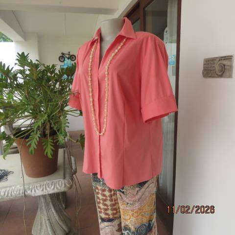 WOOLWORTHS crimson tailored top with hidden button down front. Short cuffed sleeves. Size 42