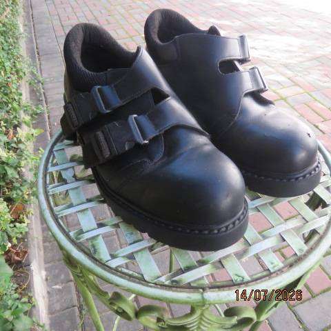 RENEGADE men's black shoes with easy closure and thick soles, size 10.5