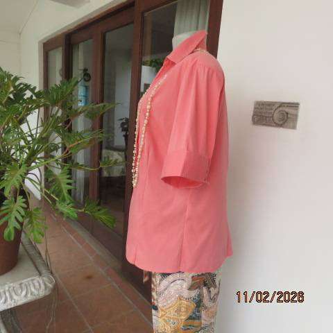 WOOLWORTHS crimson tailored top with hidden button down front. Short cuffed sleeves. Size 42