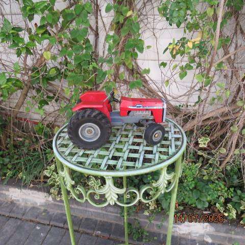 Massey Ferguson 290 red toy tractor 1:16 scale model, secondhand