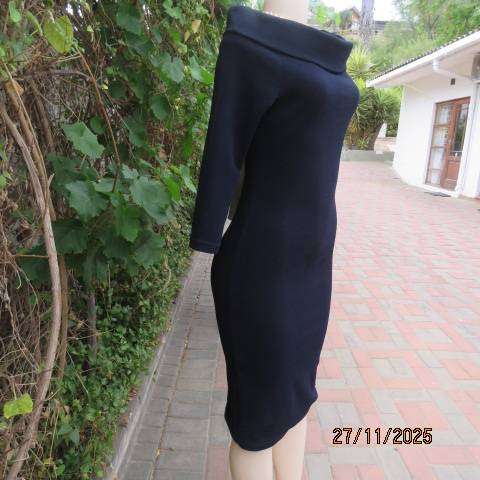 WOOLWICH navy bodycon textured stretch polyester dress with portrait collar. Size 34