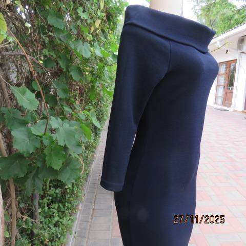 WOOLWICH navy bodycon textured stretch polyester dress with portrait collar. Size 34